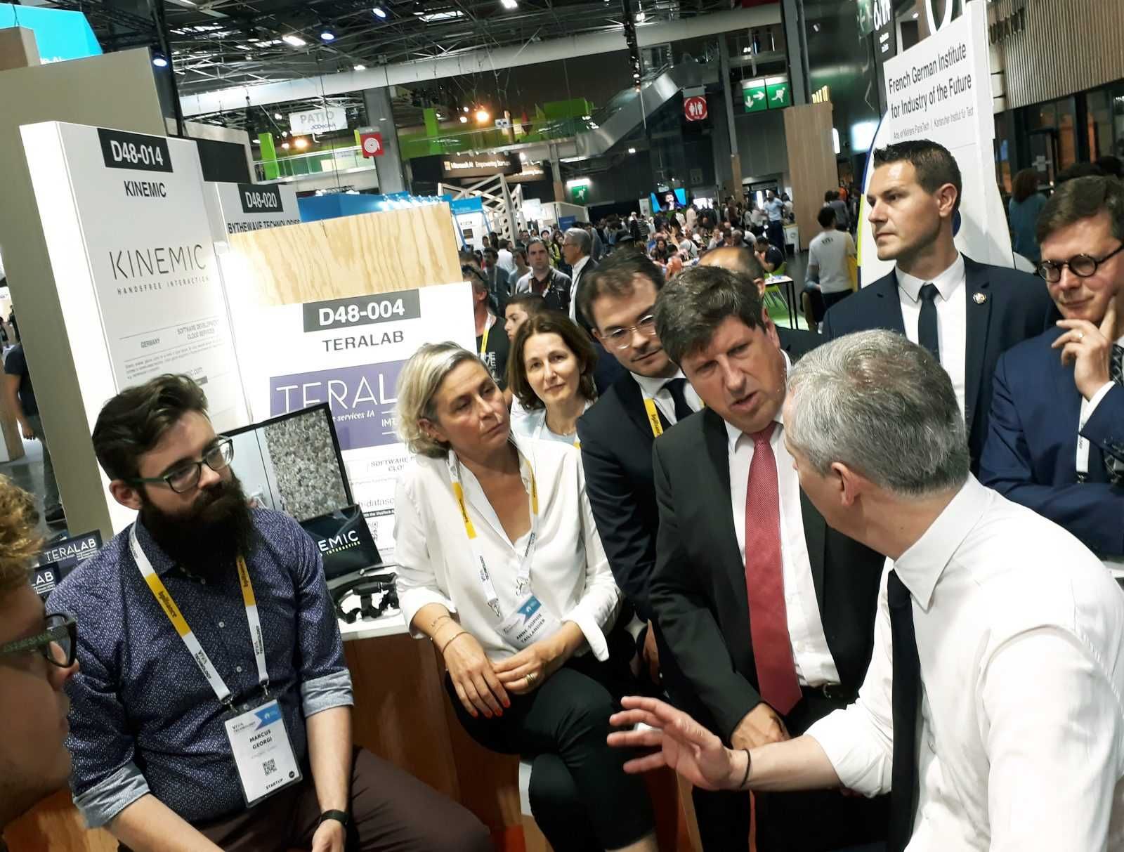 Minister Lemaire am Kinemic-Stand auf der Vivatech